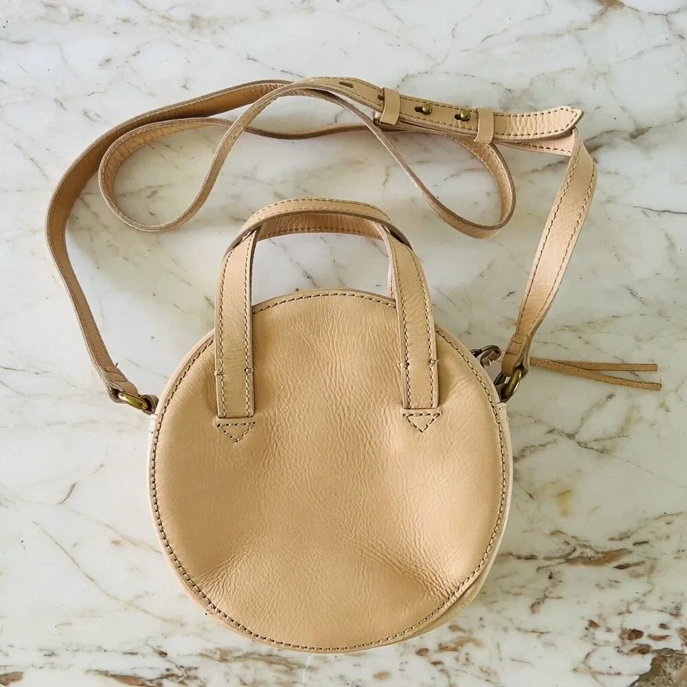 MADEWELL The Juno Circle Crossbody Bag in Beige Leather